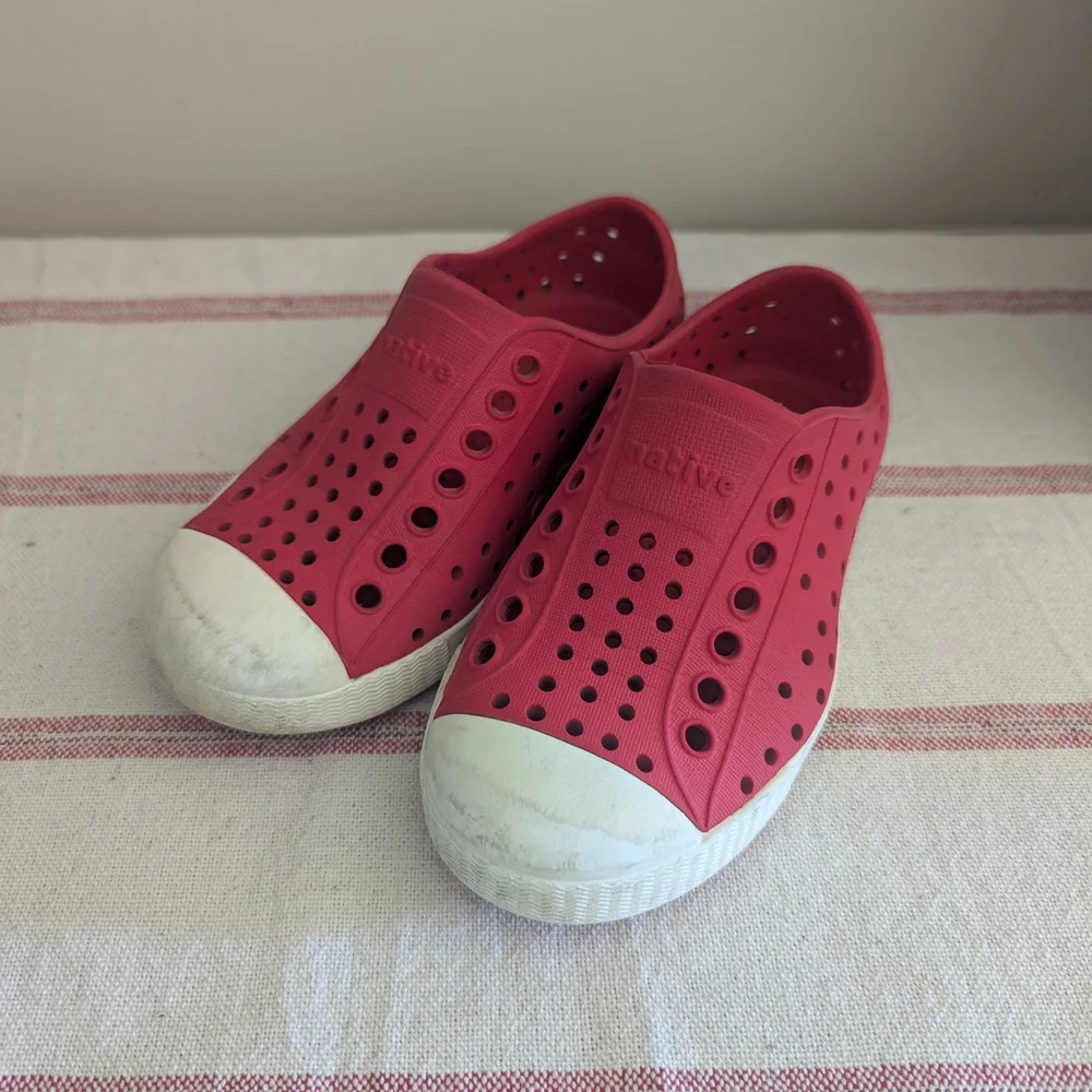 Native Kids Water Shoes - Red, Size C8